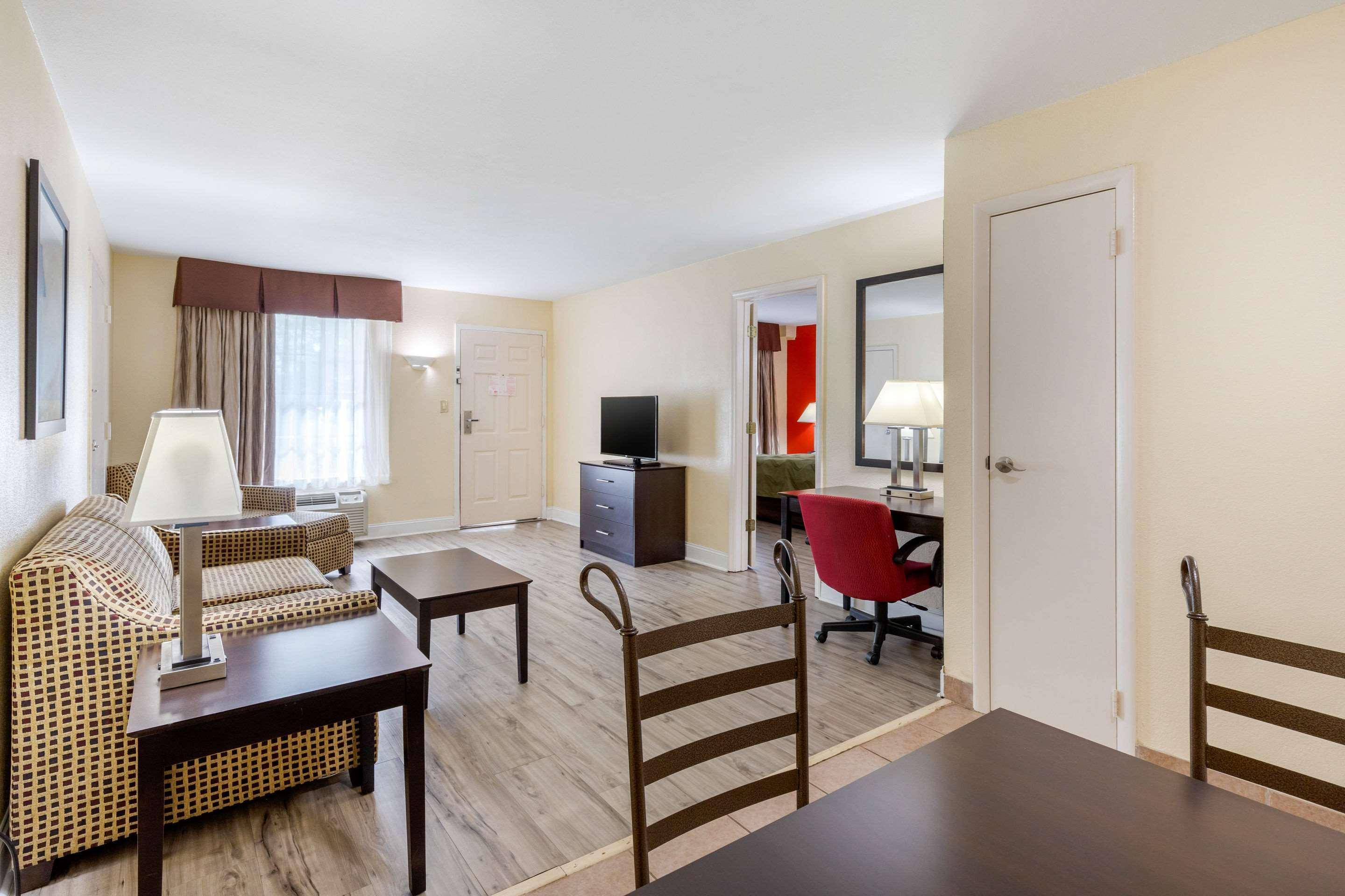 Quality Inn & Suites Лексингтон Экстерьер фото