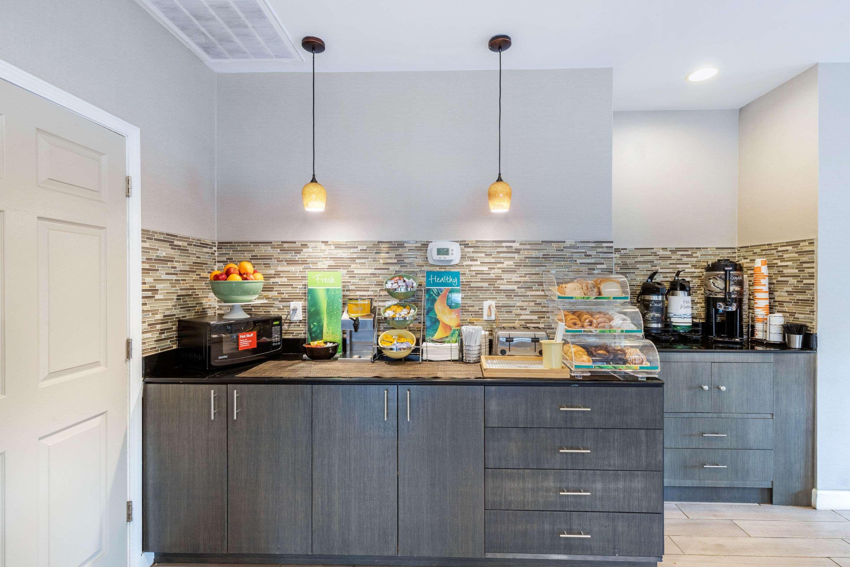 Quality Inn & Suites Лексингтон Экстерьер фото