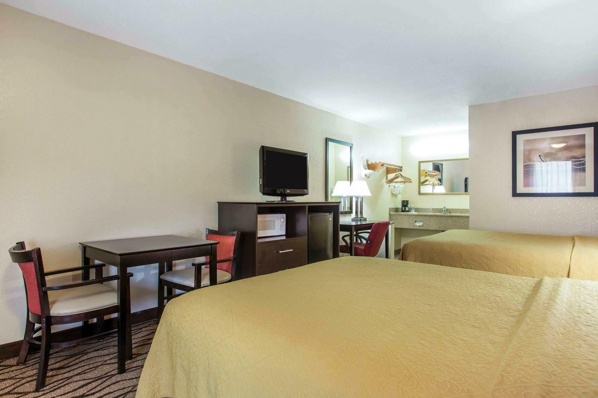 Quality Inn & Suites Лексингтон Экстерьер фото